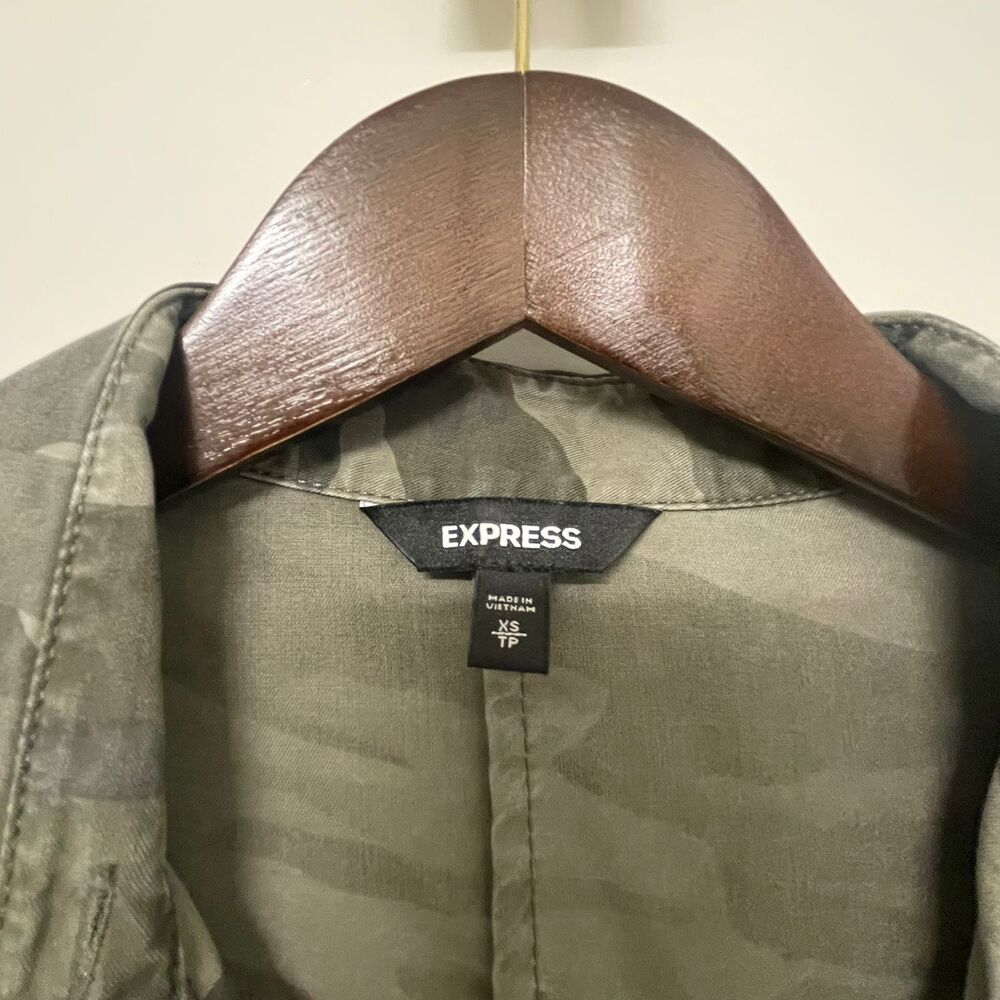 Express Camo Asymmetric Snap Front Utility Blouse XS Camouflage Tiered Sleeve - Picture 5 of 10